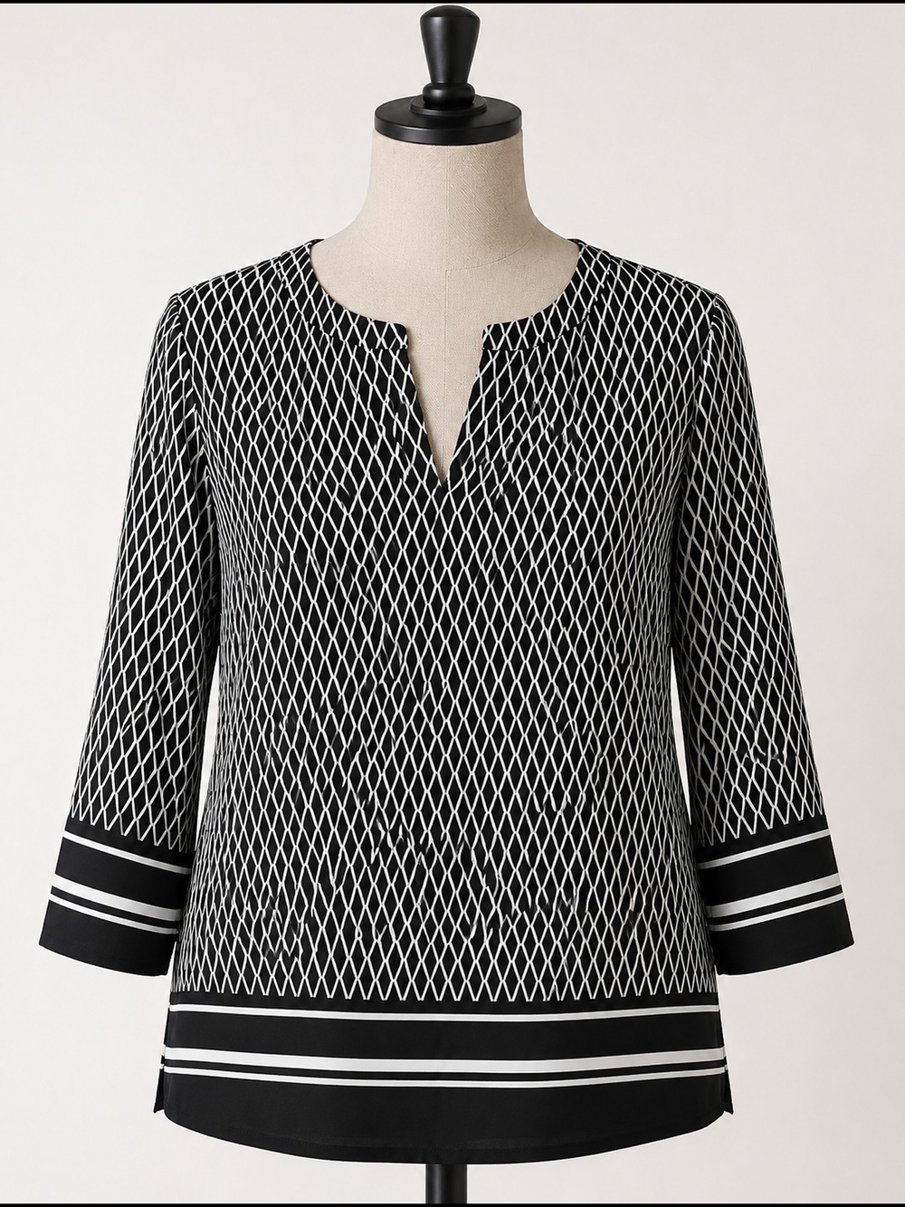 Violet & Claire Black and White Geometric Split-Neck Tunic Size XL
